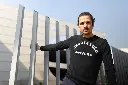 crewneck-sweater-mockup-of-a-man-playing-at-a-parking-lot-18061.webp